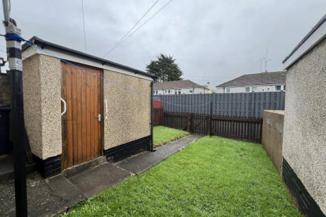 Bron Dinas, Llangefni, Anglesey, LL77 3 bed terraced house for sale