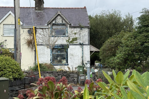 Nantlle, Caernarfon, Gwynedd, LL54 3 bed semi