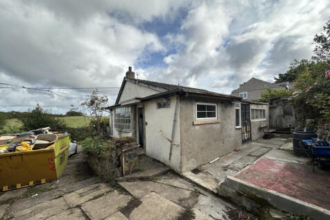Bryn Y Waen, Y Felinheli, Gwynedd, LL56 2 bed detached bungalow for sale