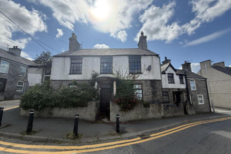 High Street, Brynsiencyn, LL61 4 bed semi