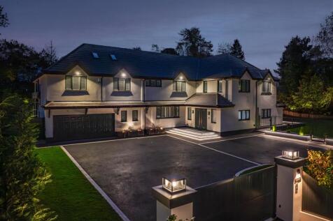 6 bedroom detached house for sale