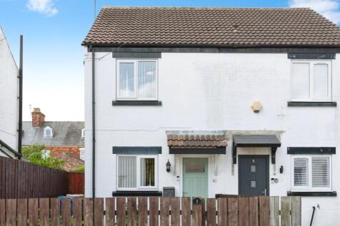 2 bedroom semi-detached house for sale
