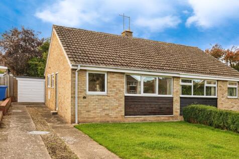 2 bedroom semi-detached bungalow for sale