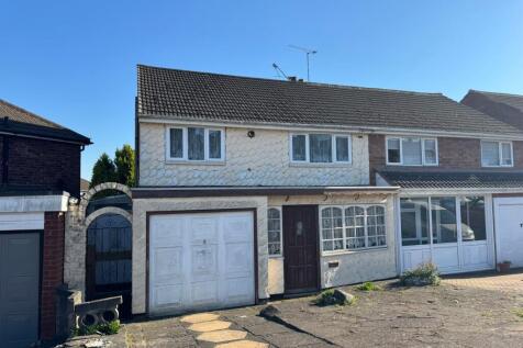 Ivanhoe Road, Great Barr, Birmingham... 3 bed semi