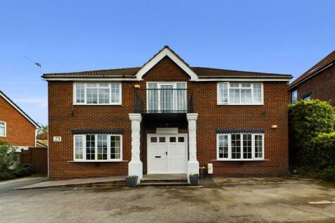 6 bedroom detached house for sale