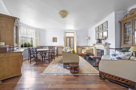 3 bedroom flat for sale