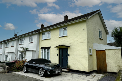 4 bedroom end of terrace house for sale