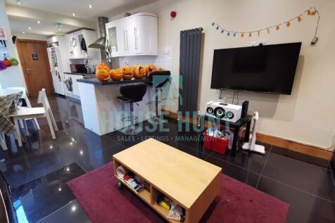 6 bedroom terraced house for sale