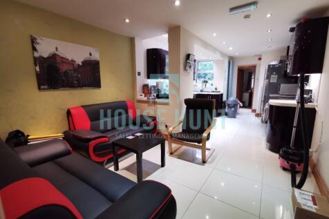 6 bedroom terraced house for sale