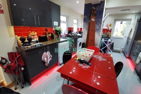 5 bedroom terraced house for sale
