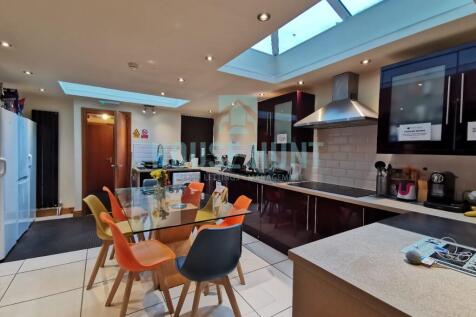 8 bedroom terraced house for sale