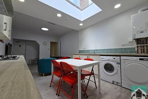 5 bedroom terraced house for sale
