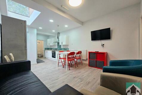 5 bedroom terraced house for sale