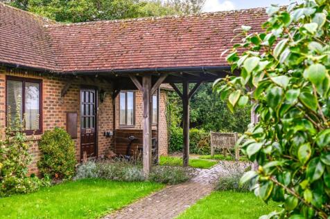 Eastwell Meadows, Tenterden, Kent, TN30 2 bed bungalow for sale