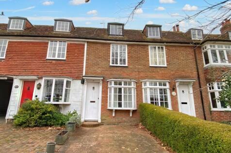 High Street, Tenterden, Kent, TN30 2 bed terraced house for sale