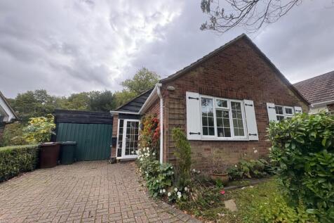 Swain Road, Tenterden, Kent, TN30 2 bed bungalow for sale