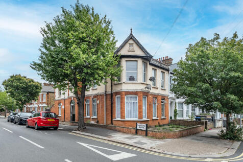 3 bedroom flat for sale