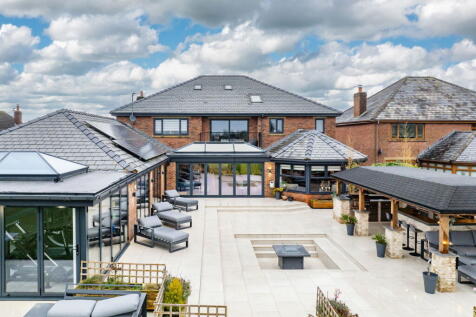 5 bedroom detached house for sale