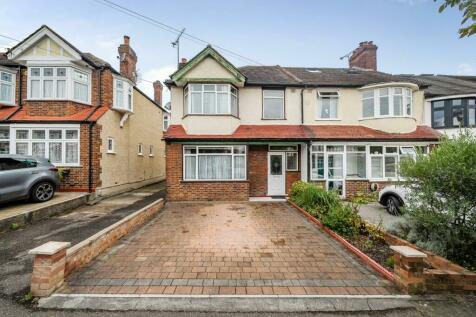 3 bedroom end of terrace house for sale