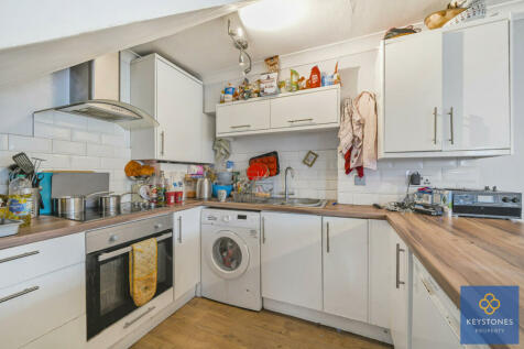 Thatches Grove, Romford, RM6 2 bed end of terrace house for sale