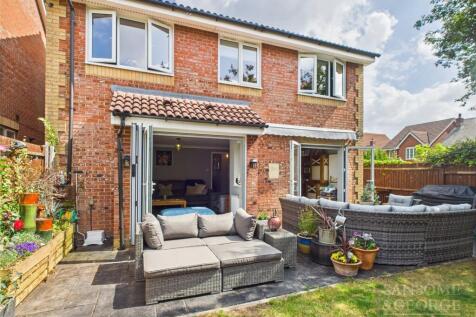 Mill Road, Basingstoke, Hampshire, RG24 4 bed detached house for sale