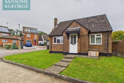 Bracken Bank, Lychpit, Basingstoke... 2 bed bungalow for sale