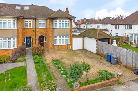 Heddon Court Avenue, Barnet EN4 3 bed semi