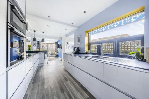 Cadogan Gardens, Tunbridge Wells, TN1 4 bed semi