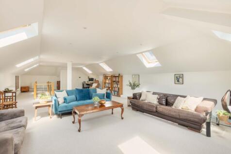 St. Georges Court, Tunbridge Wells, TN4 2 bed end of terrace house for sale
