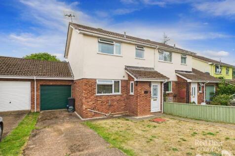 3 bedroom semi-detached house for sale