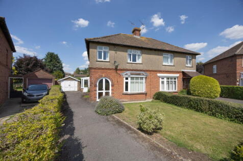 3 bedroom semi-detached house for sale