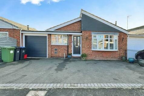 2 bedroom semi-detached bungalow for sale