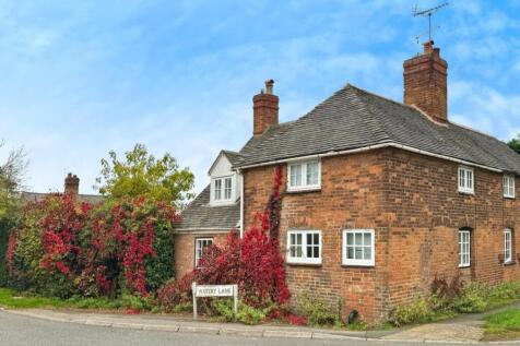 Stratford Road, Sherbourne, Warwick 2 bed character property for sale