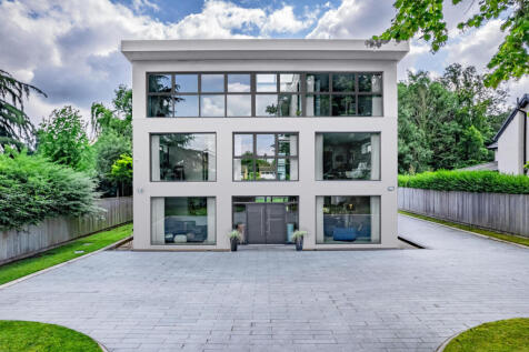 6 bedroom detached house for sale