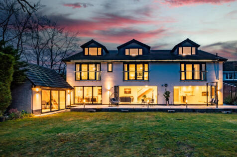 6 bedroom detached house for sale