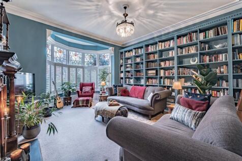6 bedroom semi-detached house for sale