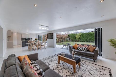 6 bedroom detached house for sale