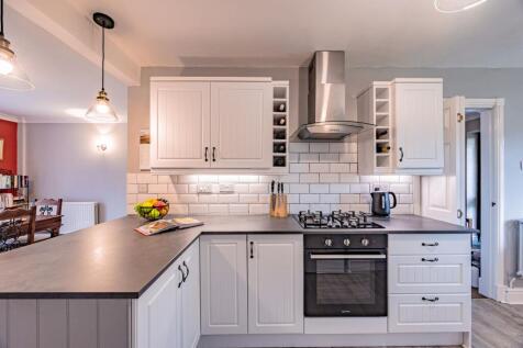5 bedroom link detached house for sale