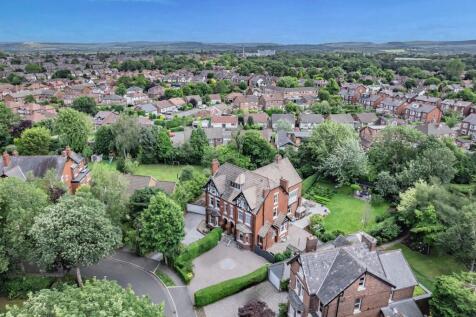 5 bedroom semi-detached house for sale