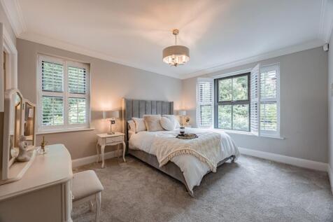 3 bedroom flat for sale