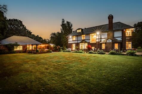 5 bedroom detached house for sale