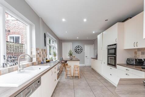 4 bedroom semi-detached house for sale