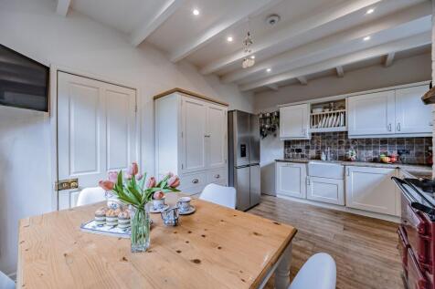 2 bedroom detached house for sale