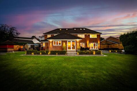 5 bedroom detached house for sale