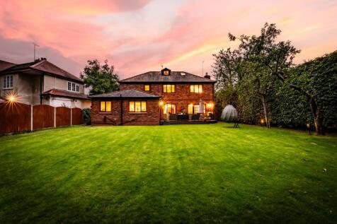 5 bedroom detached house for sale