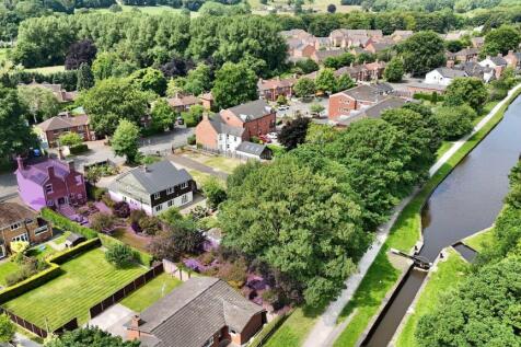 Newcastle Road, Stone, ST15 4 bed detached house for sale