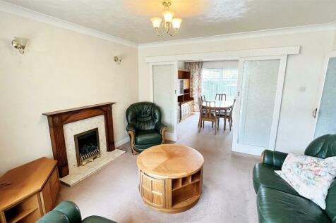 Bedale Avenue, Skelmanthorpe... 3 bed detached house for sale