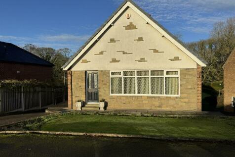 Wakefield Road, Clayton West... 2 bed detached bungalow for sale