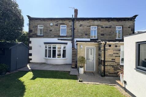 Towngate, Kirkburton, Huddersfield... 2 bed character property for sale