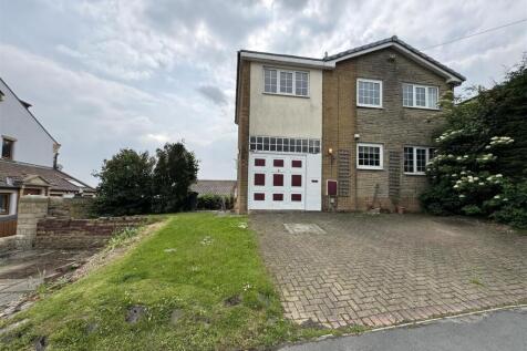 4 bedroom link detached house for sale